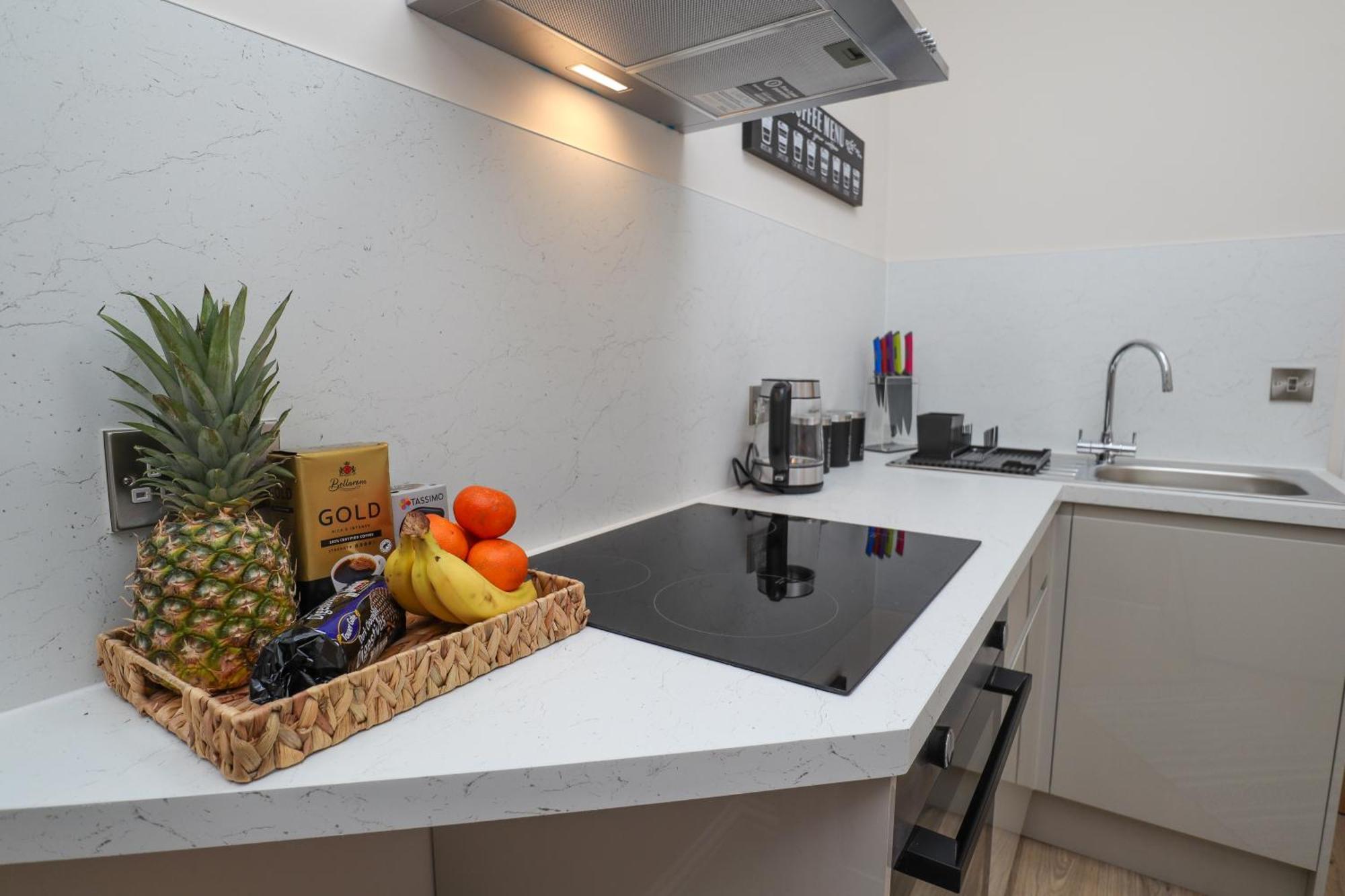 One Bed Apartment, Close To Train, City, Beach And Hospital Long Booking Welcome Істборн Екстер'єр фото